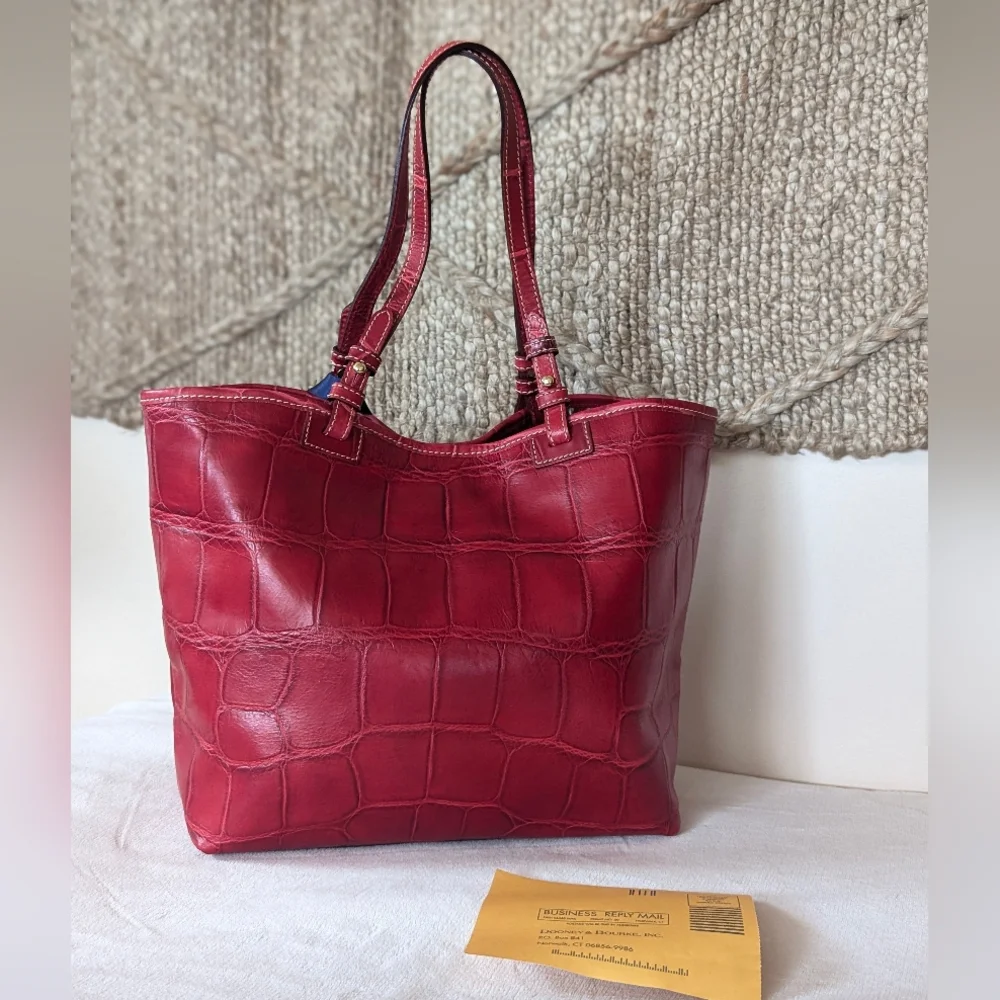 *SOLD* NWT Dooney & Bourke Women's Red Embossed Leather Medium East West Tote - Picture 3 of 17